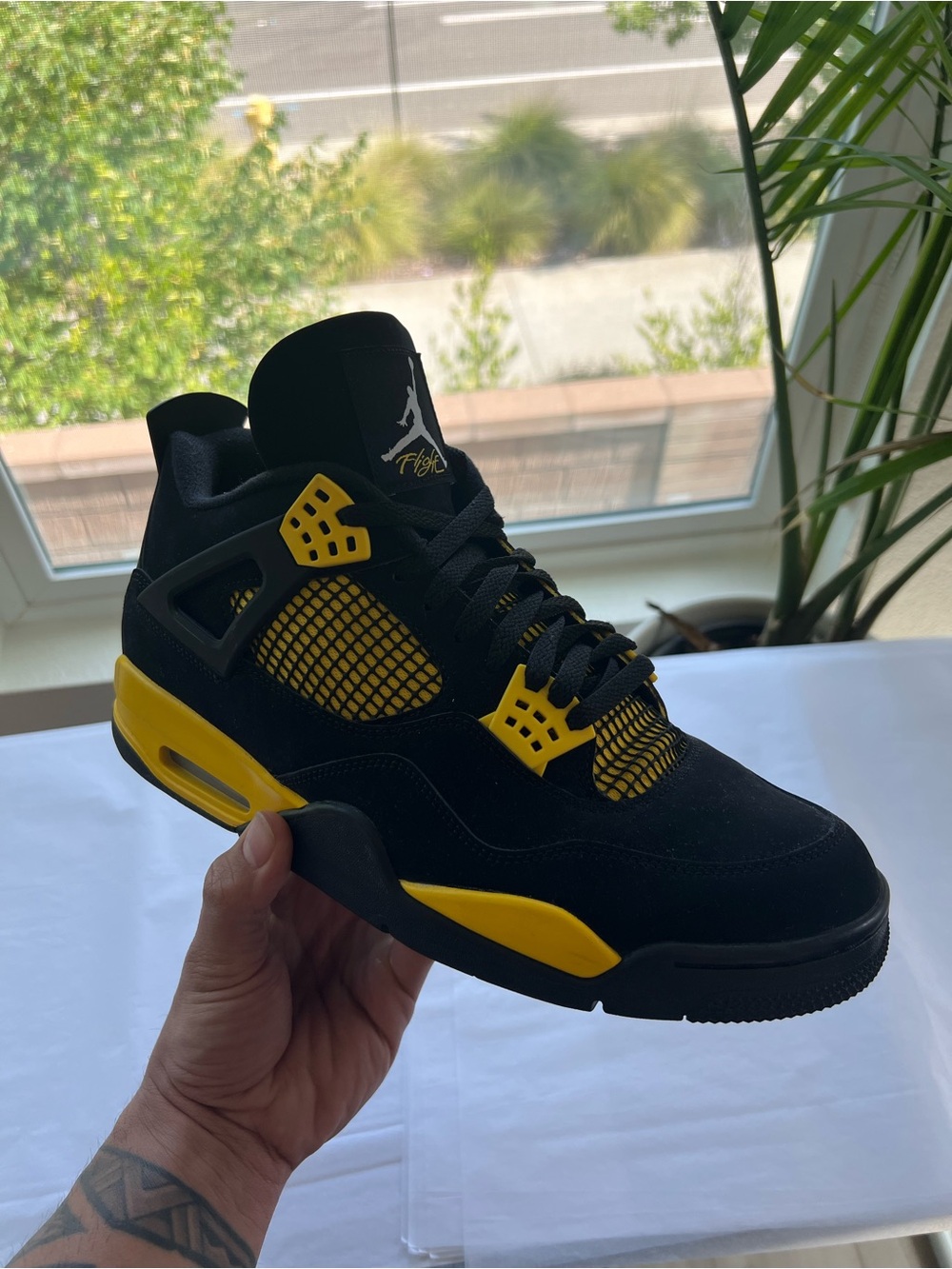 Nike Air Jordan 4 Retro Thunder 2023 Men’s Size 13 Black Yellow Shoes